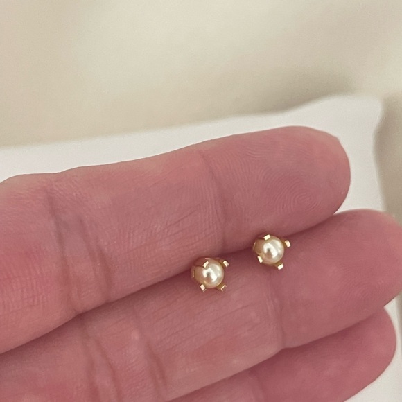 18k Gold Filled Baby Girl Pearl Stud Earrings - Picture 2 of 4